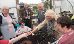 TRH-meeting-volunteers-from-the-Riverside-Community-Education-Centre.-c-Robert-Davis-for-Scotland’s-Gardens-Scheme-low-res