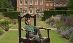 Head-gardener-Mark-Jackson-on-the-Newby-chair